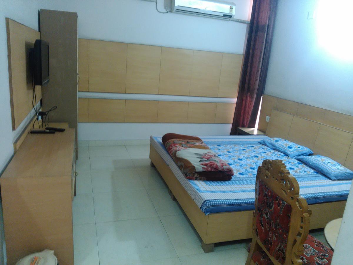Hotel Palace Hoshiarpur Exteriér fotografie